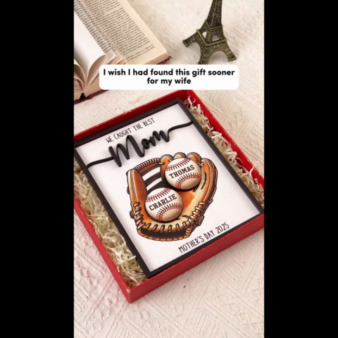 We Caught The Best Mom Baseball, Softball Personalized 2-Layer Wooden Plaque, Custom Kid's Name, Gift For Mom, Gift For Wife, Gift For Grandma
